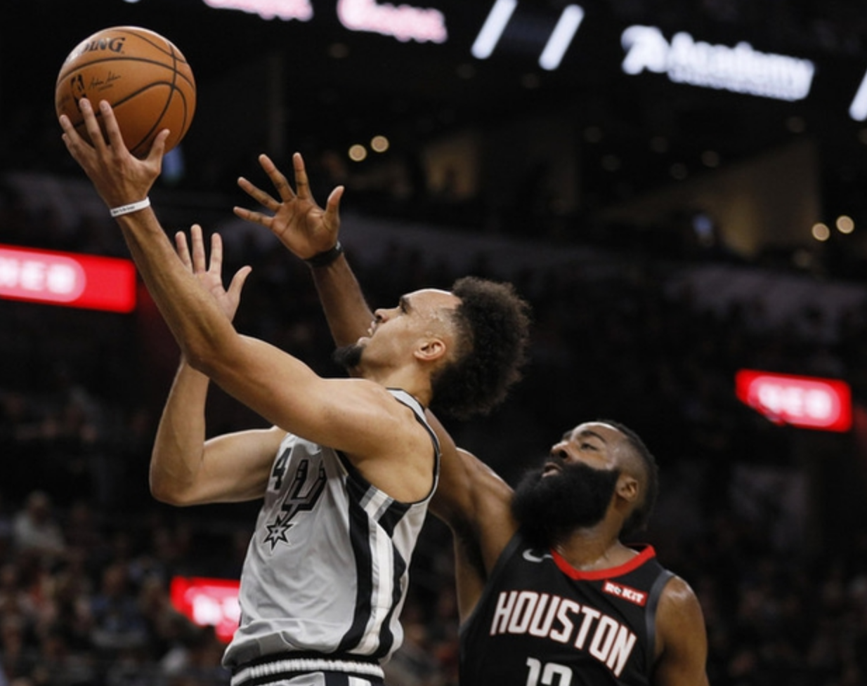 国内球队战绩角逐争霸不落下风,稳步上升 国内球队战绩角逐争霸不落下风,稳步上升