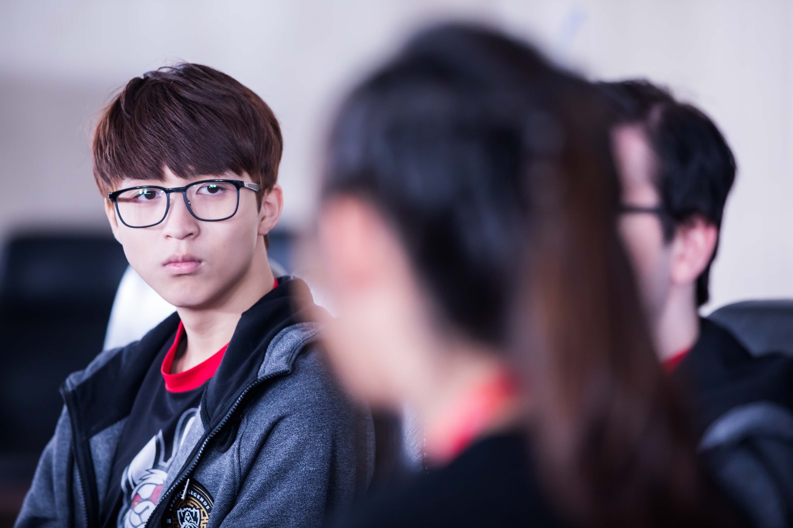 FNC鏖战TES,Hanssama完成史诗逆转顶尖较量2025世界赛,让粉丝疯狂欢呼 FNC鏖战TES,Hanssama完成史诗逆转顶尖较量2025世界赛,让粉丝疯狂欢呼